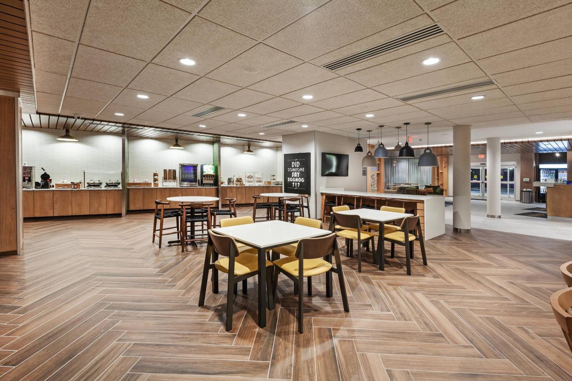 塔尔萨卡图萨万枫套房酒店 外观 照片